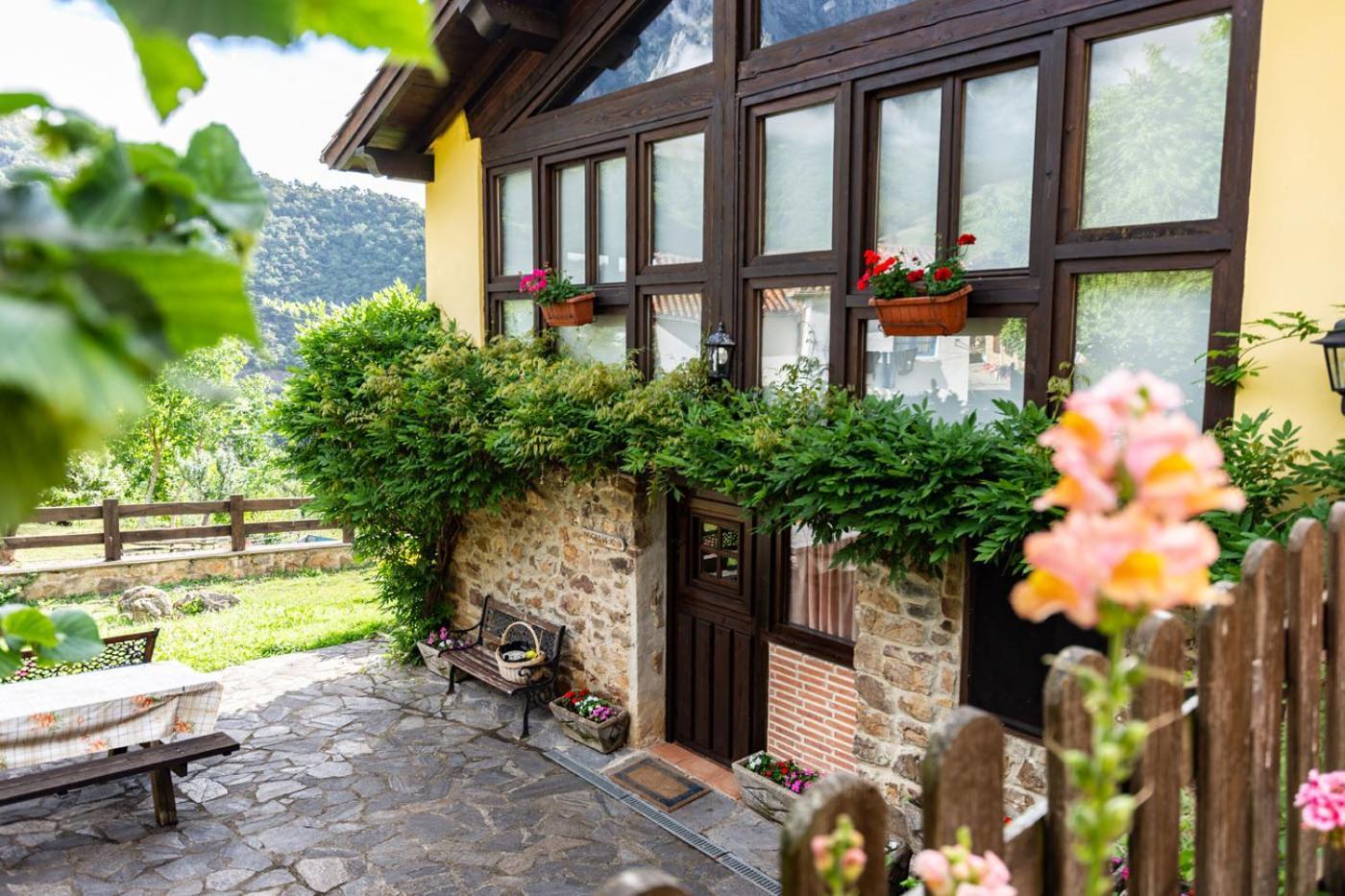 Apartamentos Rurales Los Picos De Redo Camaleño المظهر الخارجي الصورة
