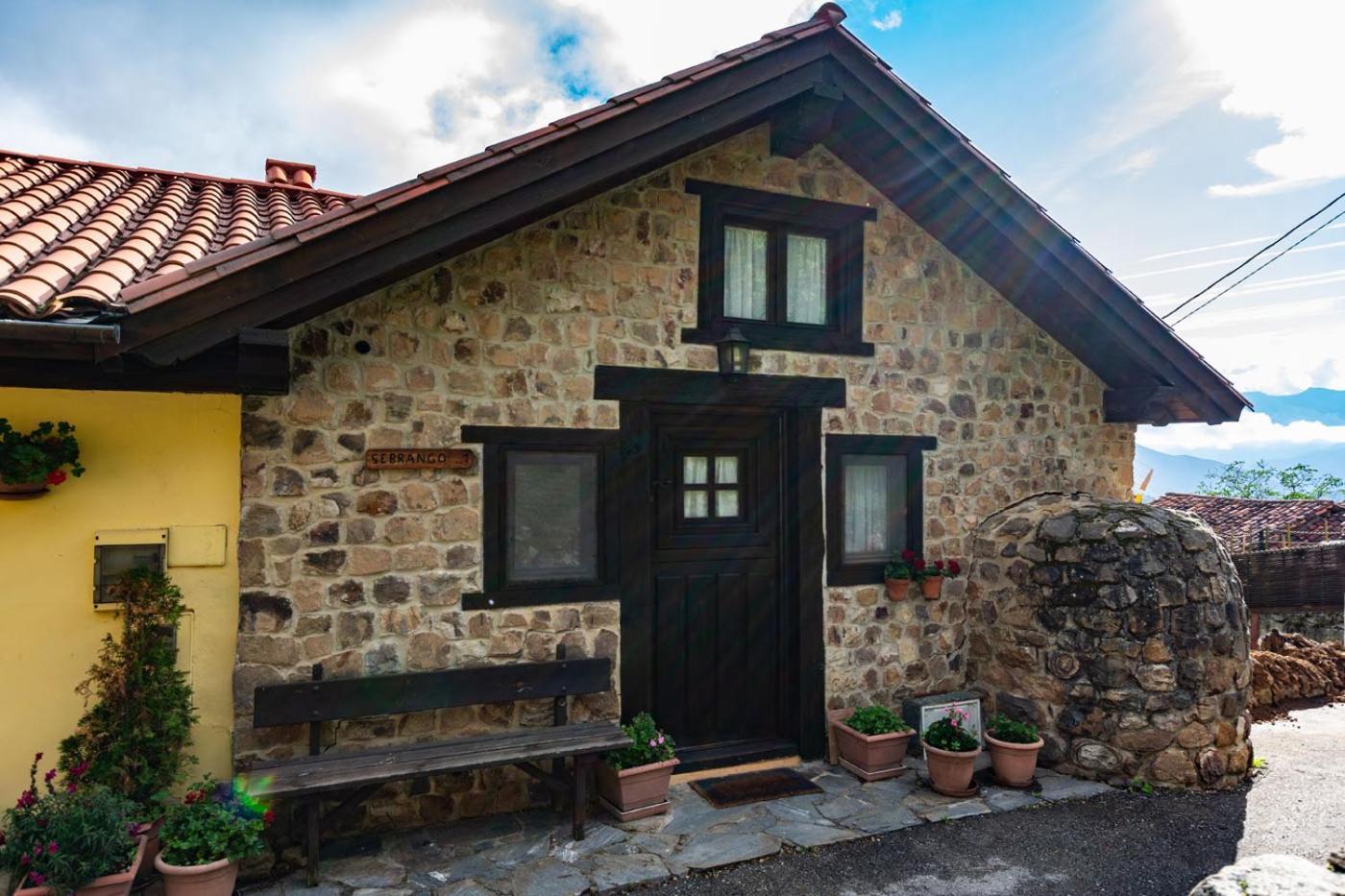 Apartamentos Rurales Los Picos De Redo Camaleño المظهر الخارجي الصورة